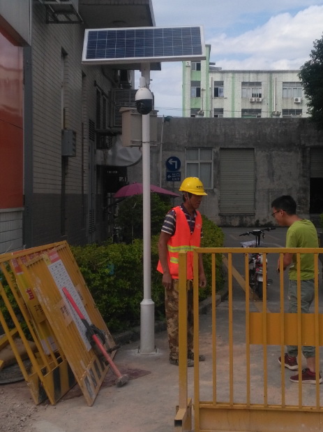 4G无线可拆卸可移动式太阳能监控立杆安装施工过程02