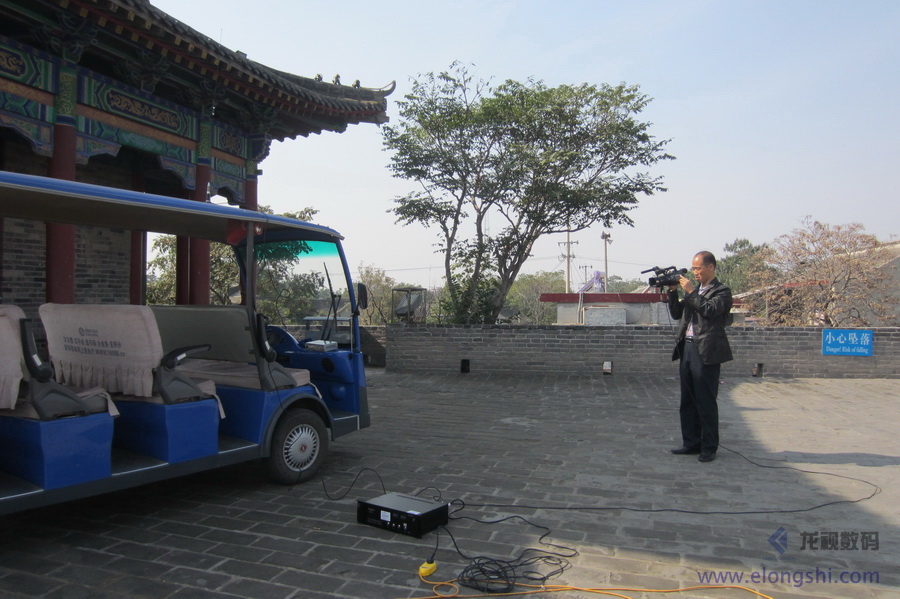 电视台在现场实时直播:将现场实时直播画面通过发射机无线发射